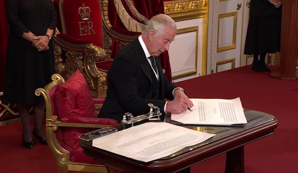 YouTube - The Royal Family