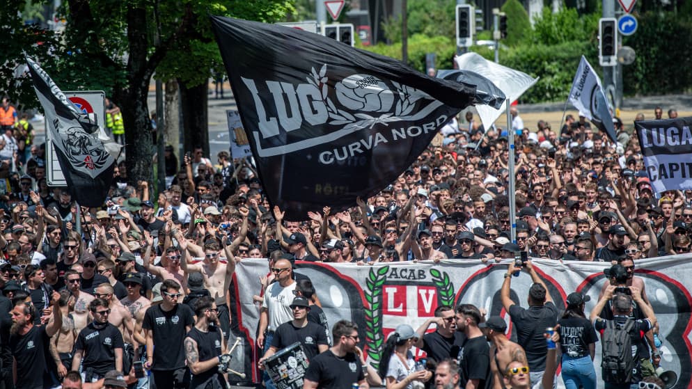 I tifosi bianconeri sfilano verso il Wankdorf © CdT/Gabriele Putzu